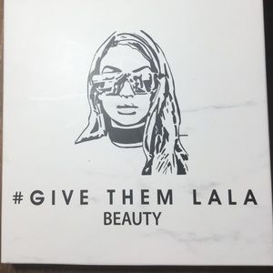 Give them Lala beauty eyeshadow pallet, new